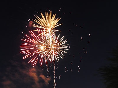 fireworks-143317_640.jpg